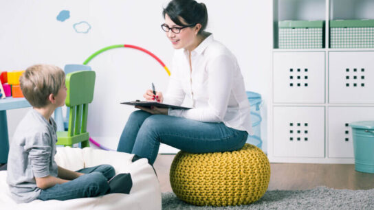 Shot-of-a-young-child-psychologist-talking-with-a-boy.